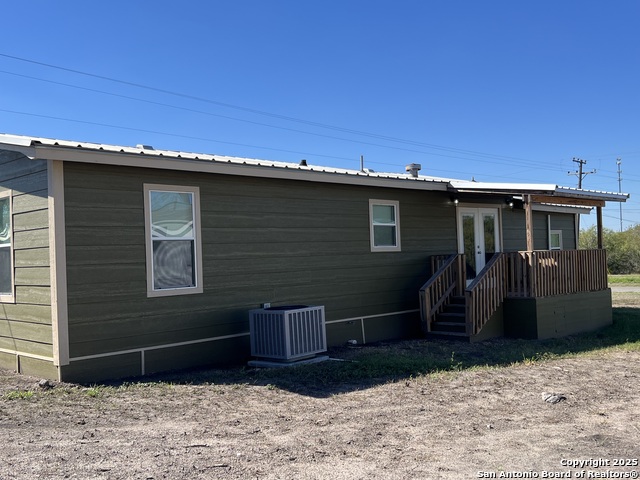 Image 3 of 32 For 516 Schleicher