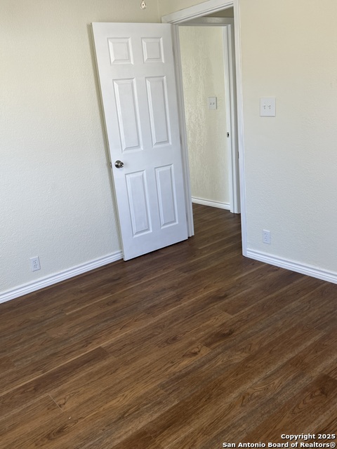 Image 30 of 32 For 516 Schleicher