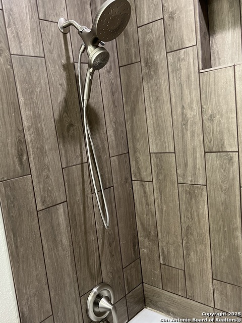 Image 32 of 32 For 516 Schleicher