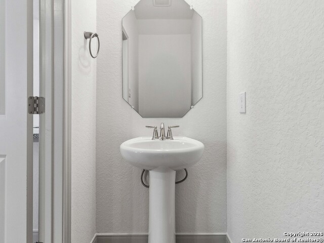 Image 10 of 16 For 10203 Tulipwood Run 102