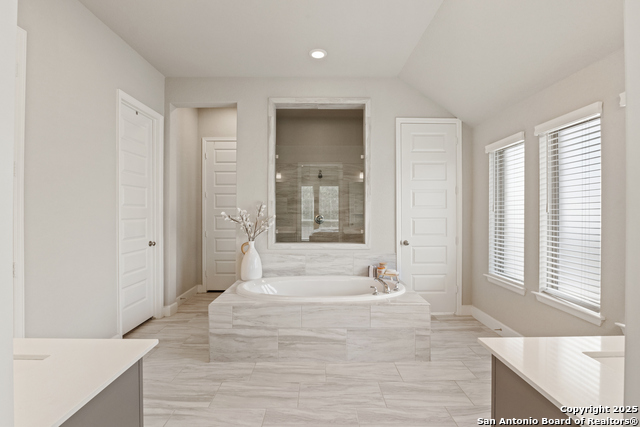 Listing photo id 4 for 14330 Moon Eye Trail