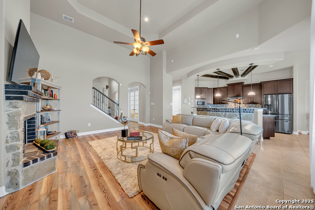 Image 9 of 52 For 7634 Hays Hill