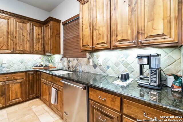 Listing photo id 18 for 8415 Wild Wind Park