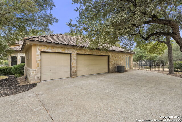 Listing photo id 39 for 8415 Wild Wind Park