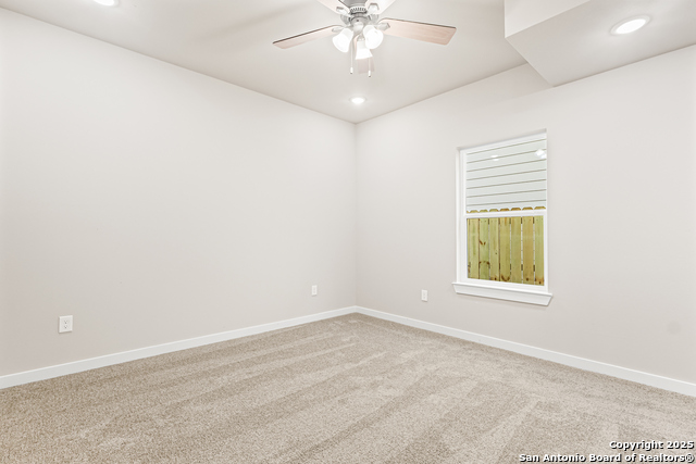 Image 18 of 38 For 851 Porter St