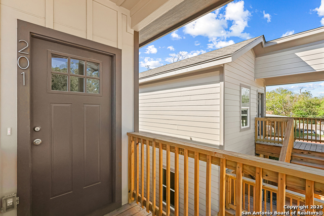 Image 21 of 38 For 851 Porter St