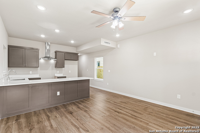 Image 4 of 38 For 851 Porter St