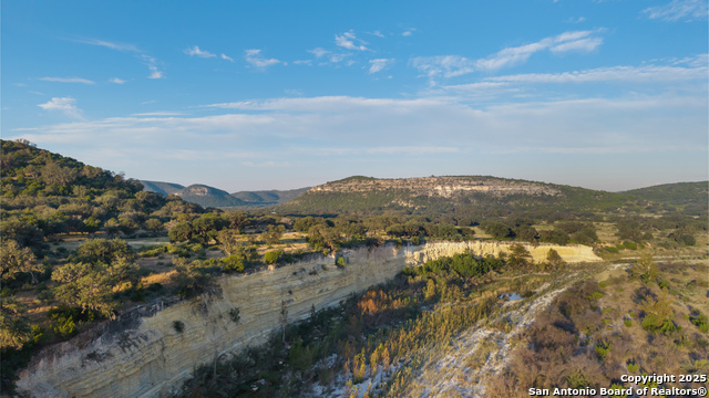 Listing photo id 8 for 000 Ranch Road 2631