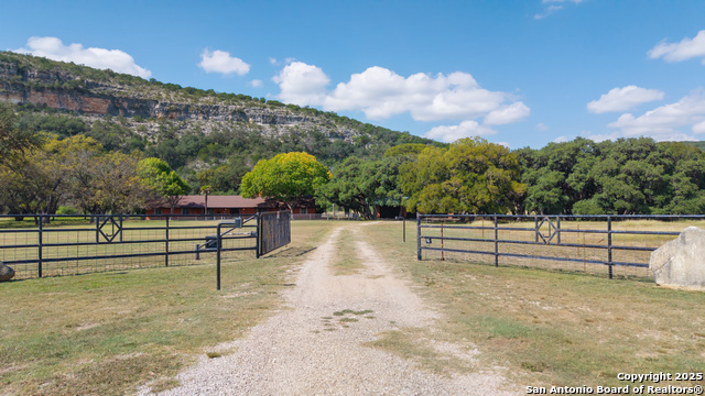 Listing photo id 10 for 000 Ranch Road 2631