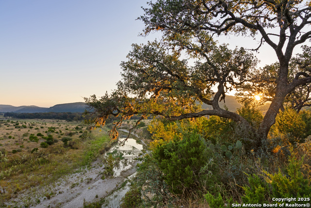 Listing photo id 0 for 000 Ranch Road 2631