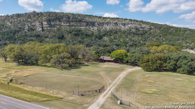 Listing photo id 25 for 000 Ranch Road 2631