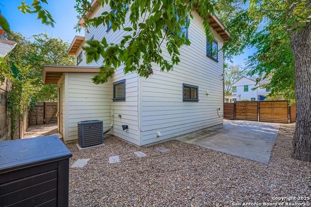 Image 32 of 38 For 1800 E. 14th