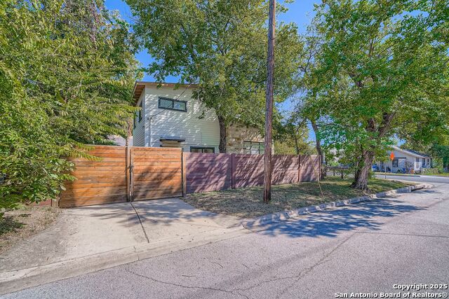 Image 33 of 38 For 1800 E. 14th