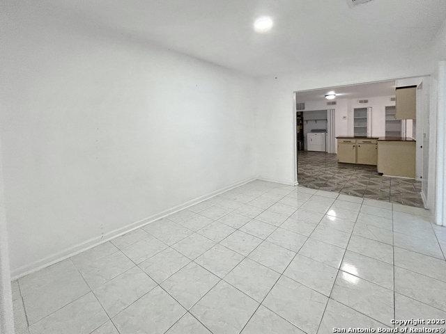 Image 16 of 24 For 546 Creath