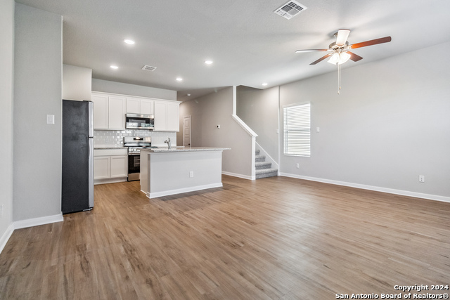 Listing photo id 2 for 3932 Abbott Pass