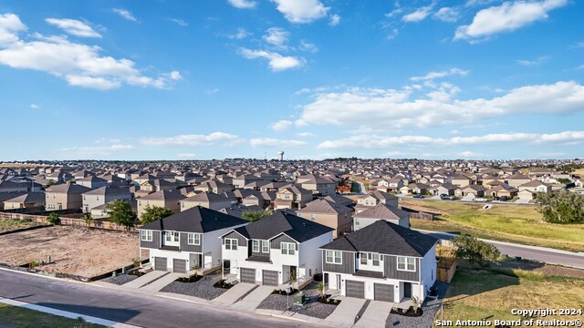 Listing photo id 38 for 3928 Abbott Pass