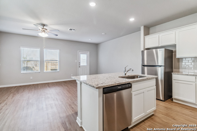 Listing photo id 6 for 3928 Abbott Pass