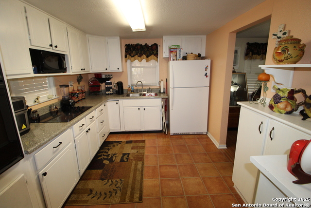 Image 14 of 27 For 19411 Somerset