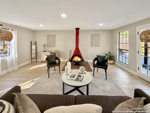 Image 10 of 41 For 351 Ave Maria