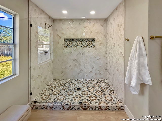 Image 15 of 41 For 351 Ave Maria