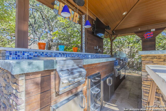 Listing photo id 35 for 23723 Morning Fog