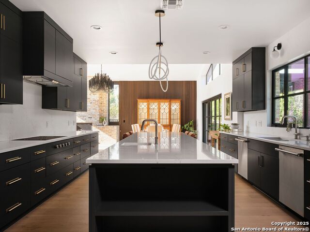 Image 19 of 59 For 353 Lakeview Blvd