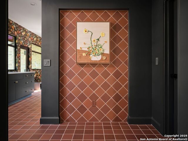 Image 21 of 59 For 353 Lakeview Blvd