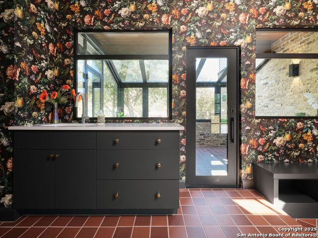 Image 22 of 59 For 353 Lakeview Blvd