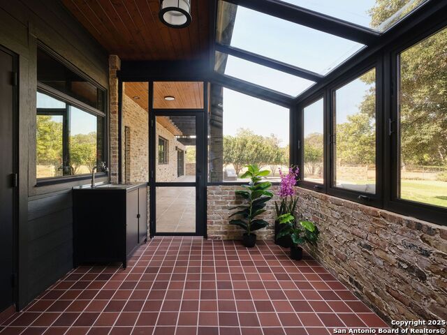 Image 23 of 59 For 353 Lakeview Blvd