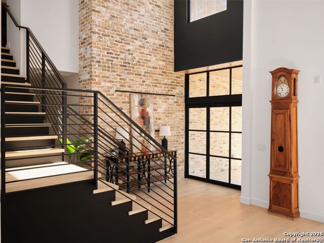 Image 25 of 59 For 353 Lakeview Blvd