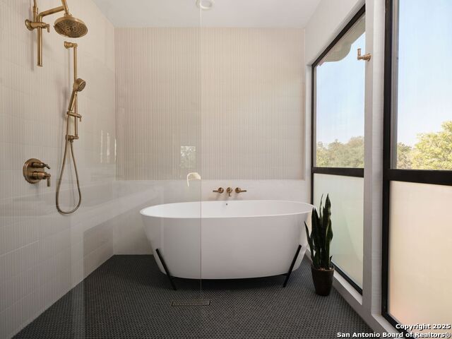 Image 33 of 59 For 353 Lakeview Blvd