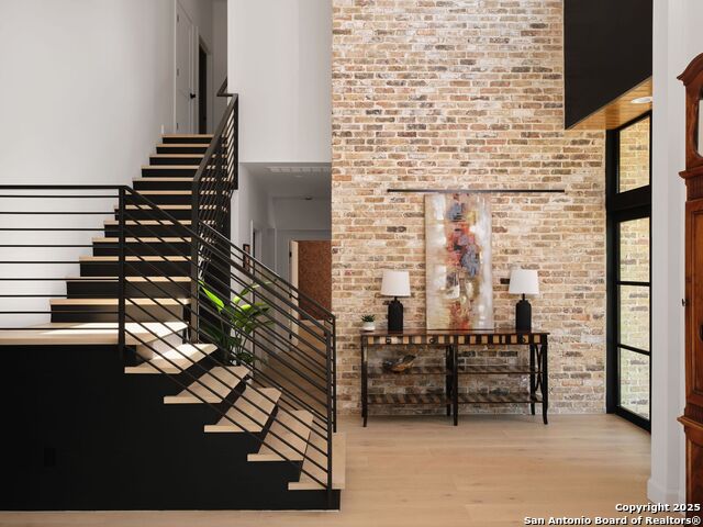 Image 9 of 59 For 353 Lakeview Blvd