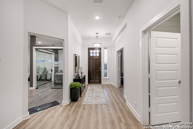 Image 19 of 33 For 423 Glenwood Ranch