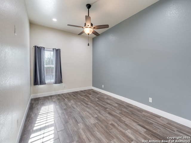 Image 26 of 40 For 223 River Park