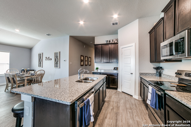 Image 13 of 26 For 6826 Diamond Vly