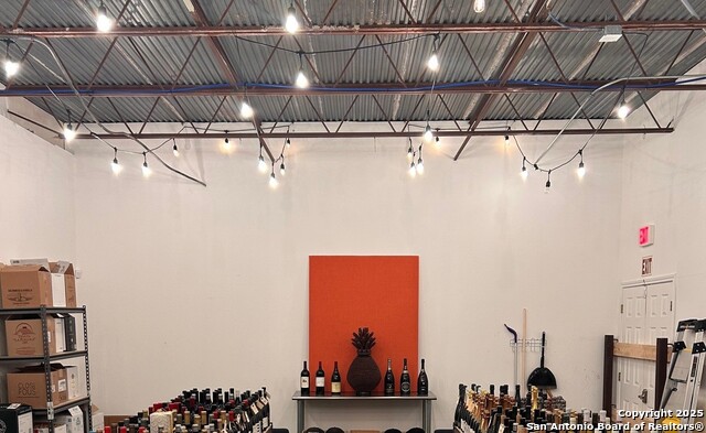 Listing photo id 2 for 559 Eleanor Ave