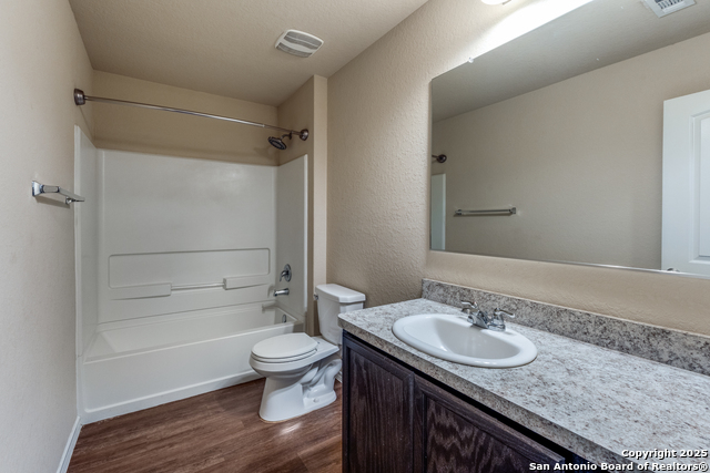 Image 18 of 24 For 5102 Everett Loop