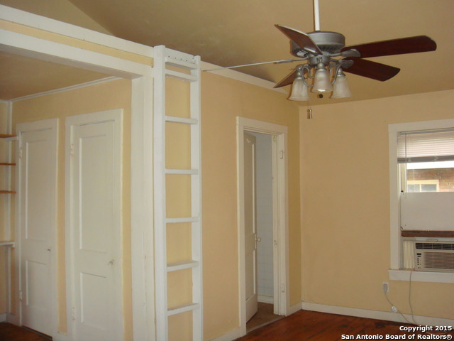 Image 2 of 7 For 925 Woodlawn Garage