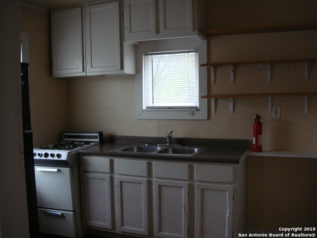 Image 3 of 7 For 925 Woodlawn Garage