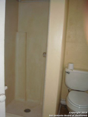 Image 5 of 7 For 925 Woodlawn Garage