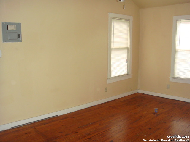 Image 6 of 7 For 925 Woodlawn Garage