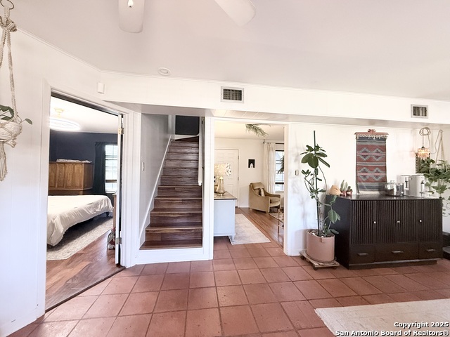 Image 11 of 20 For 2815 Gainesborough