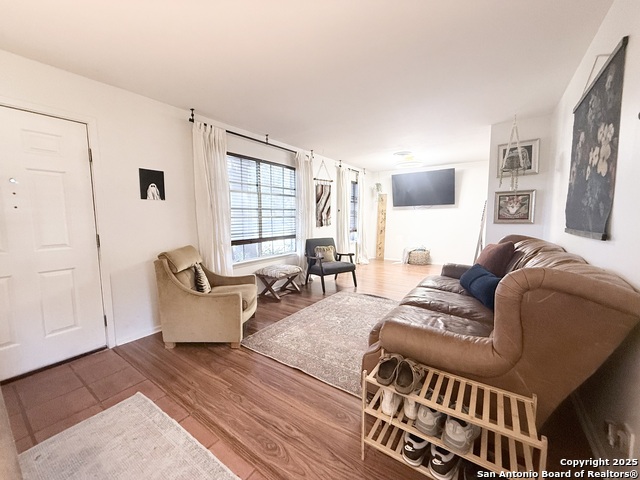 Image 12 of 20 For 2815 Gainesborough