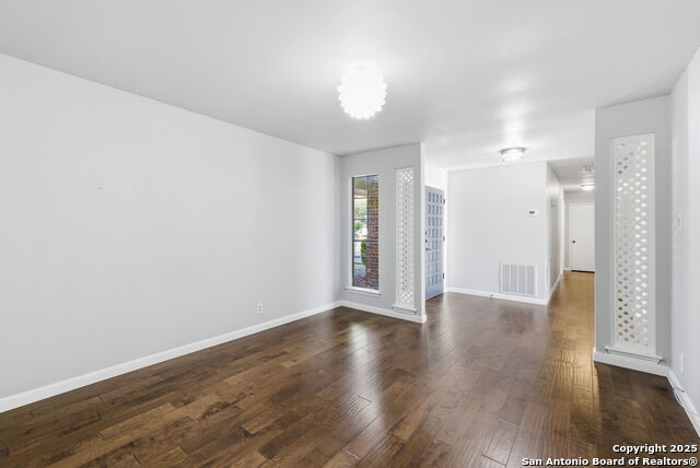 Image 6 of 33 For 14311 Ambleside