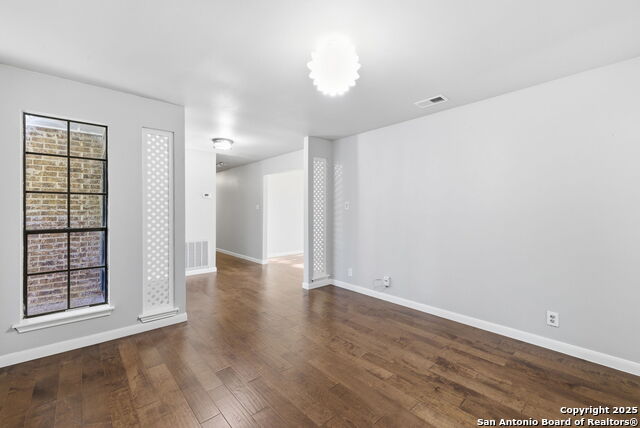 Image 7 of 33 For 14311 Ambleside