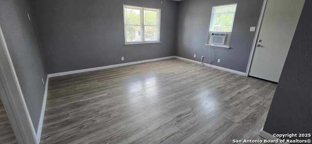 Image 11 of 18 For 1040 Clower