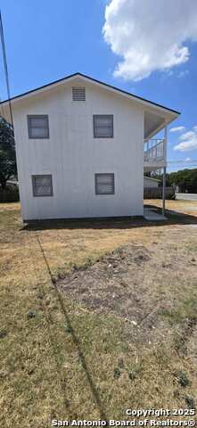 Image 3 of 18 For 1040 Clower