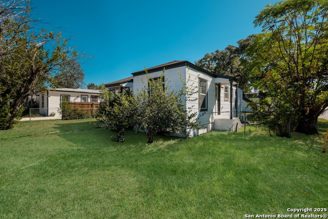 Image 13 of 15 For 902 Fair  