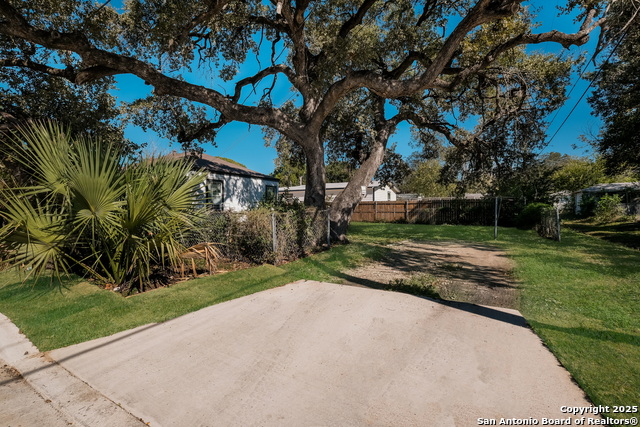 Image 15 of 15 For 902 Fair  