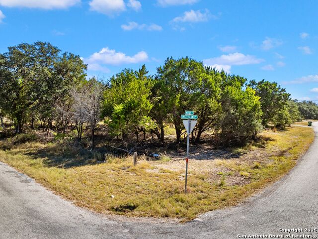 Listing photo id 12 for 826 Lake Island